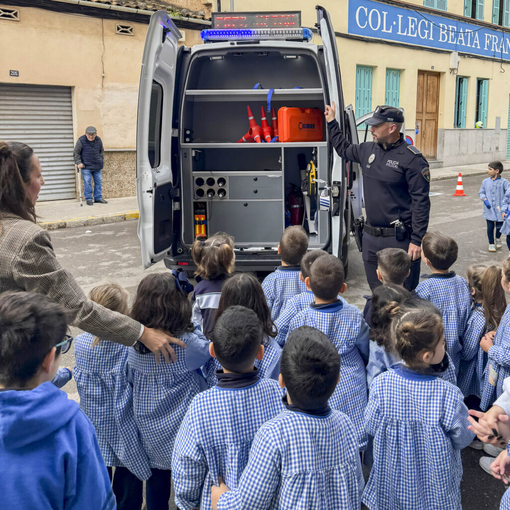 Petits policies: una visita especial