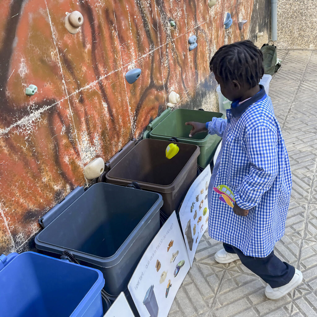 Mans a la feina: aprenem a reciclar a infantil