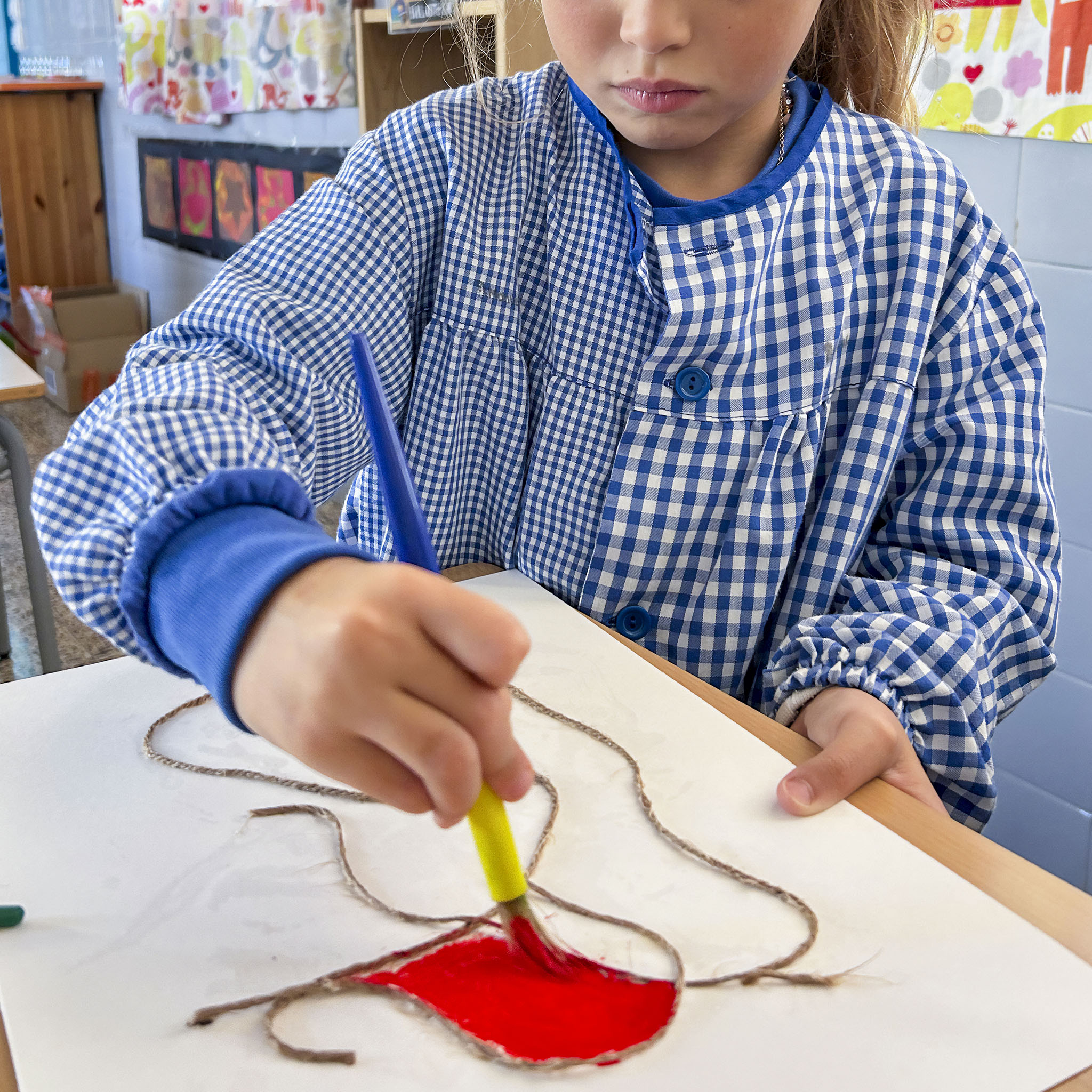 Alumnes de 1r i 2n de primària del col·legi concertat Beata Francinaina Cirer d'Inca (FECIB) creen mosaics i escultures inspirats en l'obra de Joan Miró.