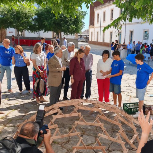 Els alumnes de 6è de primària del col·legi concertat Beata Francinaina Cirer d'Inca (FECIB) visiten la fira de projectes STEM durant la III edició d'Expotecno al Museu de l'Educació d'Inca amb la presència de Marga Prohens, presidenta del Govern de les Illes Balears.
